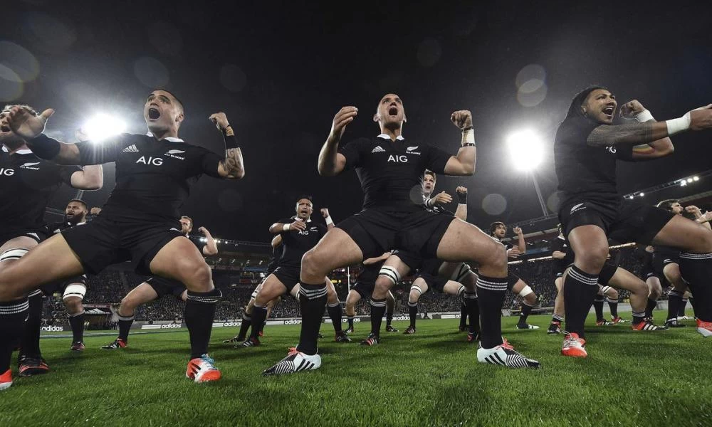 Με χορό «χάκα» αποχαιρέτησαν τον Μαραντόνα στη Νέα Ζηλανδία